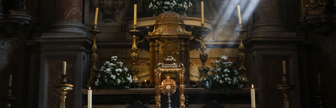 Adoração Eucarística em Nossa Senhora do Amparo