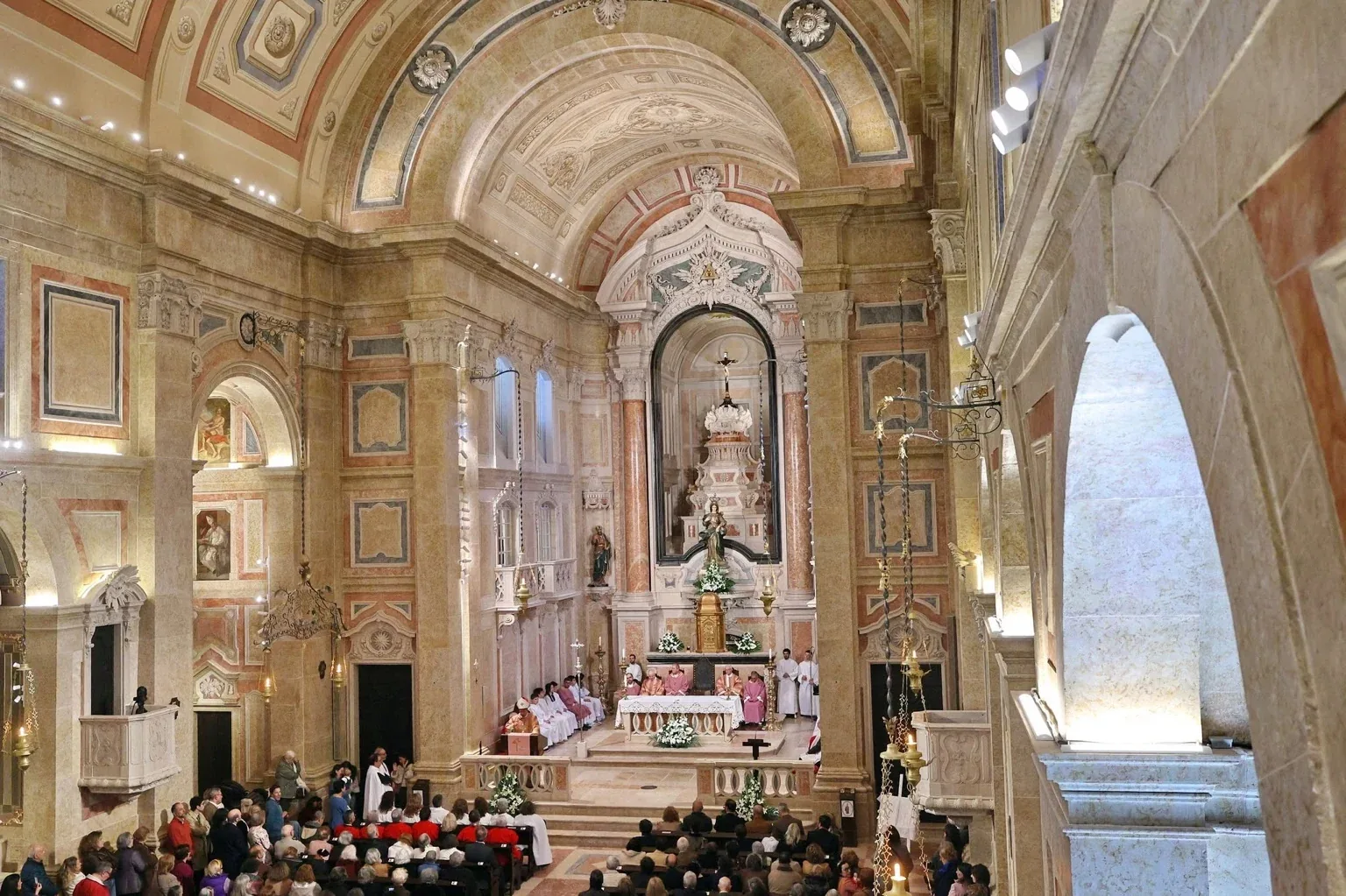 Celebração da conclusão do restauro interior da Igreja de Nossa Senhora do Amparo